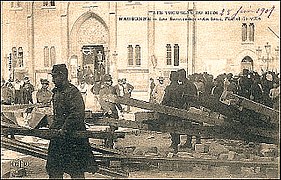 Barricades in Narbonne in front of the Town Hall