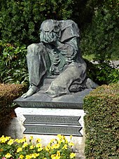 Grabskulptur von Johann Michael Bossard für Fritz Hoffmann-La Roche (1868–1920), Grab auf dem Friedhof Wolfgottesacker, Basel
