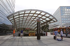 The over-entrance canopy to L'Enfant Plaza (opened 1977) echoes the arched ceiling underground.