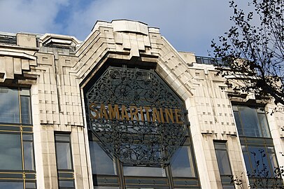 The octagon-shaped medallion – Sign of the La Samaritaine department store in Paris, by Henri Sauvage (1928)[119]