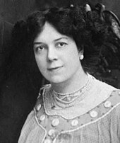 Head and shoulders shot of an Edwardian woman with dark hair, looking towards the camera