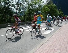 The peloton at the feeding zone in Allemond, during Stage 6, with Andrey Kashechkin in the race leader's yellow jersey