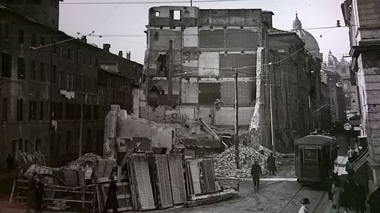 The first stretch of the Spina di Borgo during its demolition (1937)