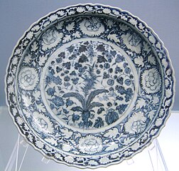 Jingdezhen, Yuan dynasty, foliated dish with underglaze blue design