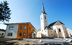 Haugsdorf town hall and parish church