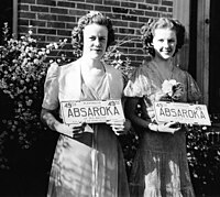 Miss Absaroka contestants holding the 1939 license plates.