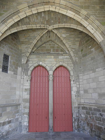 The central portal of the western face of the Cathédrale Saint-Étienne in Saint-Brieuc