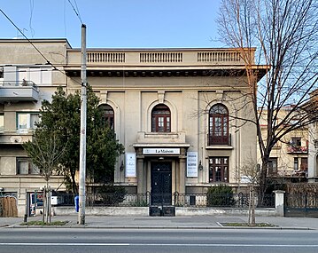 Dumitru Săvulescu House (Bulevardul Dacia no. 73), Bucharest, Romania, by Gheorghe Negoescu, 1933[113]