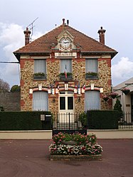 The town hall in Condé-Sainte-Libiaire