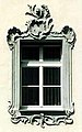 Fenster mit Rocaille-Schmuck am Kloster