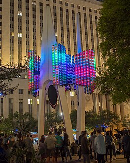 Triforium sculpture at the Los Angeles Mall just N of the NE corner of 1st/Temple, 2018.