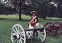 Ranger in Continental Army uniform explaining Revolutionary War artillery