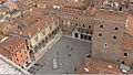 Blick vom Torre dei Lamberti auf die Piazza dei Signori