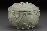 Green celadon jar, Trần dynasty period, 14th century