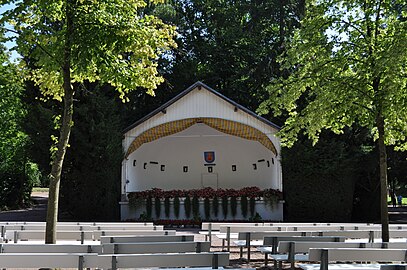 Die Konzertmuschel im Alten Kurpark, hier finden regelmäßig Konzerte, Gottesdienste sowie Direktübertragungen von Veranstaltungen statt