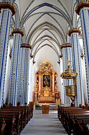 Mittelschiff zum Altar, „gotische“ Hallenkirche