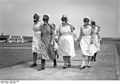 DRK-Schwestern mit Gasmasken bei einer Übung im April 1931