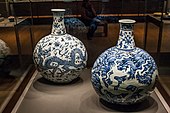 Two Chinese flasks with dragons; 1403-1424; underglaze blue porcelain; height (the left one): 47.8 cm, height (the right one): 44.6 cm; British Museum (London)