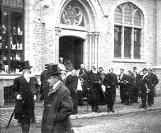 Leopold II leaving the provisional church for the laying of the first stone (12 October 1905)