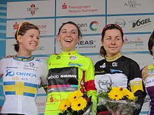 Picture of three riders, among them Élise Delzenne