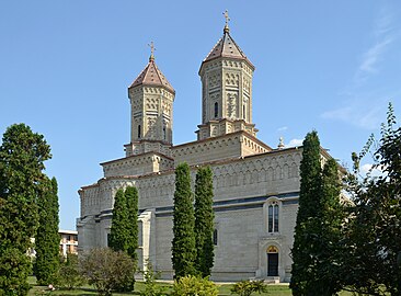 Trei Ierarhi Monastery Church, Iași, unknown architect, built totally or partially by a team of Georgian masters,[12] 1637-1639[13]
