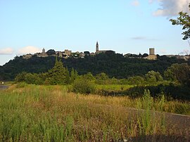 A general view of Castillon-du-Gard