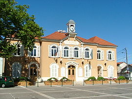 Town hall of Sathonay-Camp