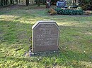 Grabstein Karl Schienemann, auf dem Friedhof