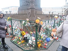 People place flowers and children's toys on the Palace Square, Saint Petersburg, 4 November 2015