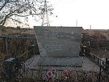 Headstone and grave of John Howard, located in the cemetery near Stepanovka (Ukraine) 46.687940713157424, 32.58995601141012. Two lines are engraved on the column: Ad sepulchrum stans guidguid est amici, with the translation: "Whoever you are, your friend is hidden here".