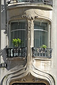 Detail of windows from the Rue de la Fontain apartments (1911).
