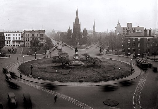 Thomas Circle in 1922 with Luther Place Memorial Church and the Luther statue in the background