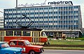 Von 1990 bis 1995 erster Sitz der neugegründeten GmbH im Gebäude des ehemaligen „VEB Robotron Projekt Dresden“ im Stadtzentrum von Dresden