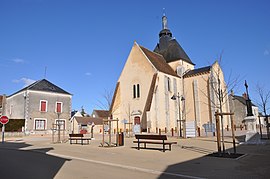 The church and central square in Méobecq