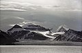 Zusammenschluss der Kroebreen- und Kongsvegen-Gletscher im Kongsfjorden