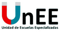 Capital ''U'' with red and color sections, denoting a magnet, followed by a minuscule ''n'' and two capital ''E''s in black. Under all are the words '''Unidad de Escuelas Especializadas'' ("Specialized Schools Unit").