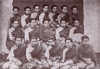 Daughters of King Mongkut (Rama IV) with the early Rattanakosin style clothing