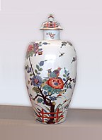 Meissen hard porcelain vase Indianische Blume ("Flowers of the Indies") design. 1735