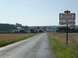 The road into Muncq-Nieurlet