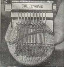 A tiny loom with a xhedding mechanism made of rotating hooks.