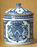 Mustard pot, with the arms of Asselin de Villequiers, Sèvres museum.