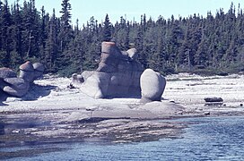 La Grande-Île, monoliths, St Lawrence Golf