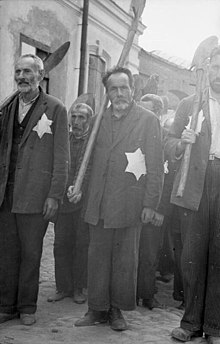 Jewish slave labourers in Mogilev, July 1941