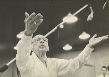 An elderly Stravinsky conducting in a recording studio