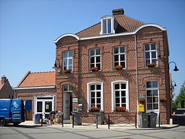 The town hall in Péronne-en-Mélantois