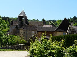The church and surroundings in Auriac-du-Périgord