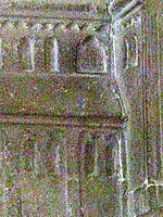 Dommodel auf dem Grab­mal Heinr. d. Löwen: öst­lich­stes Ober­gaden­fenster spitzbogig
