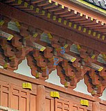 Intercolumnar tokyō, each of the three steps having a tōrihijiki (Daitoku-ji)
