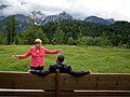Merkel und Obama auf einer Wiese nahe Schloss Elmau – G7-Gipfel im Juni 2015 (Foto: Pete Souza)