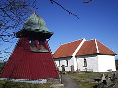 Kirche Bergum mit Glockenstapel im östlichen, ländlichen Teil des Stadtbezirks